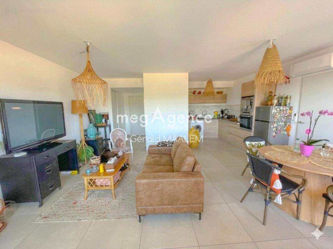 Appartement à COGOLIN