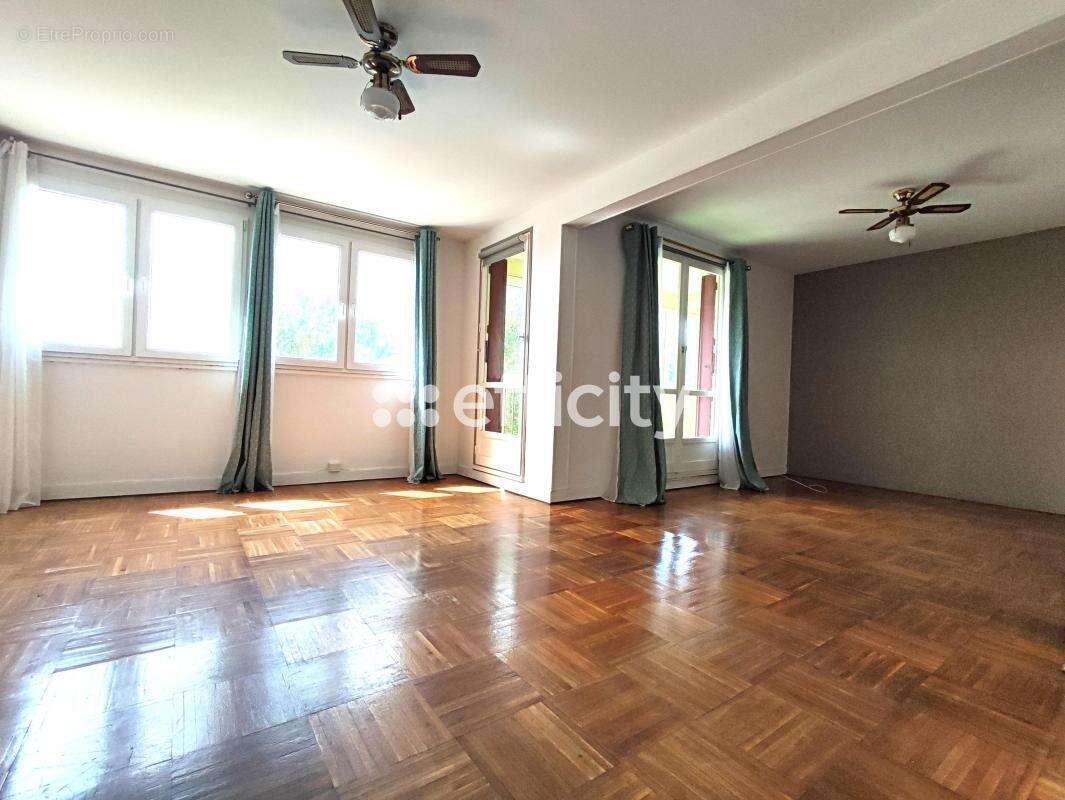 Appartement à EPINAY-SUR-SEINE