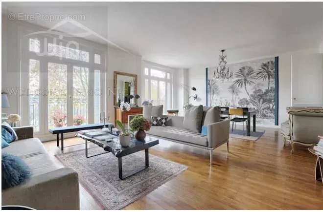 Appartement à PARIS-16E