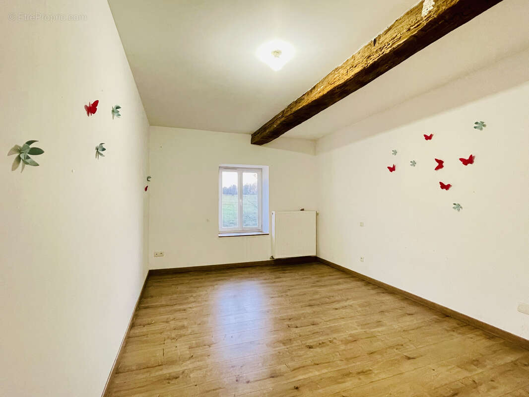 Maison à LESIGNAC-DURAND