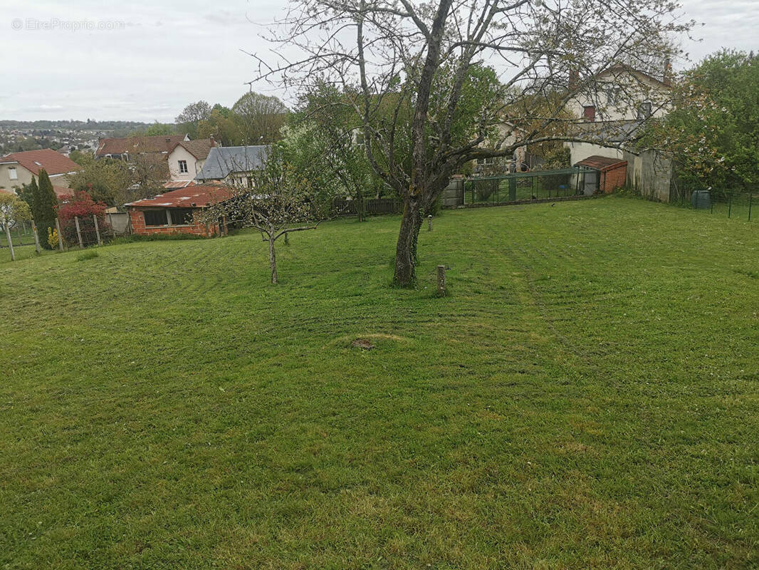 Terrain à AIXE-SUR-VIENNE