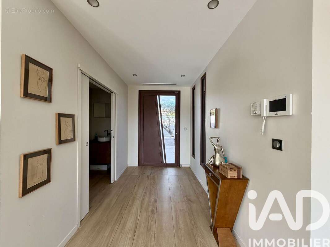 Maison 279 m² à Castelnau-Le-Lez  - photo 6