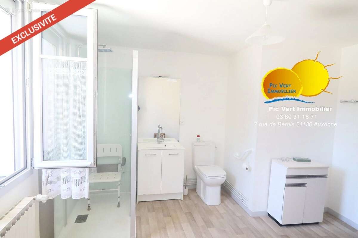 Immeuble avec commerce et 3 appartements, greniers, patio, garage - photo 3