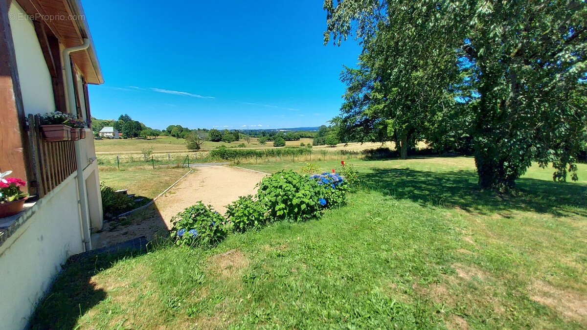 Maison à SAINT-YBARD