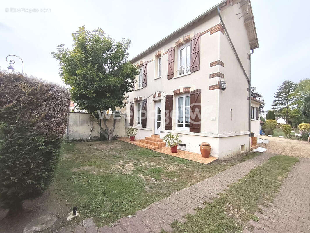 Maison à SAINT-REMY-SUR-AVRE