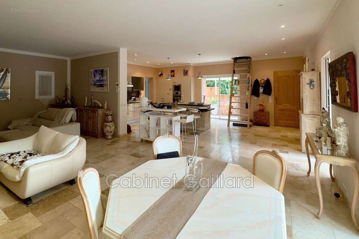 Maison 182 m² à Peymeinade  - photo 3