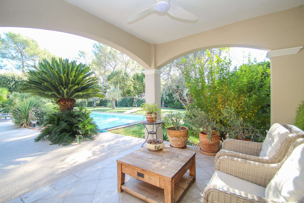 Maison à PUGET-SUR-ARGENS