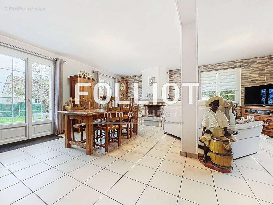 Maison à SAINTE-CROIX-SUR-MER