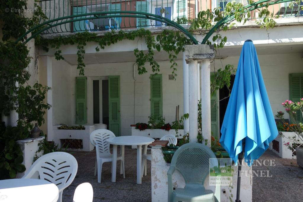 Commerce à SAINT-VALLIER-DE-THIEY