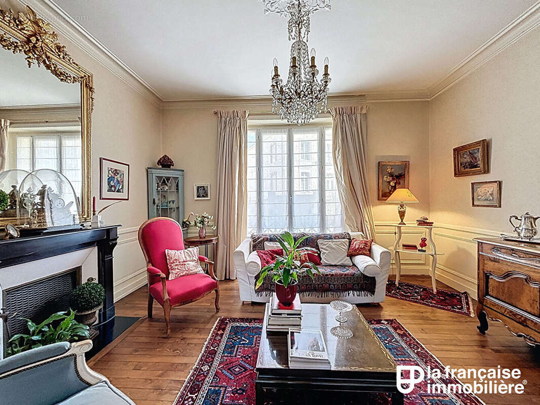Charmant appartement ancien avec cachet  - 3/4 chambres - Secteur Place Hoche / Faculté de Droit - Stationnement - photo 3