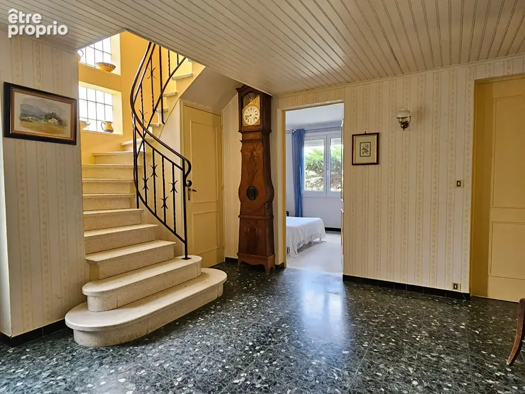 Maison Villeneuve Les Avignon 5 pièce(s) 157 m2 - photo 11