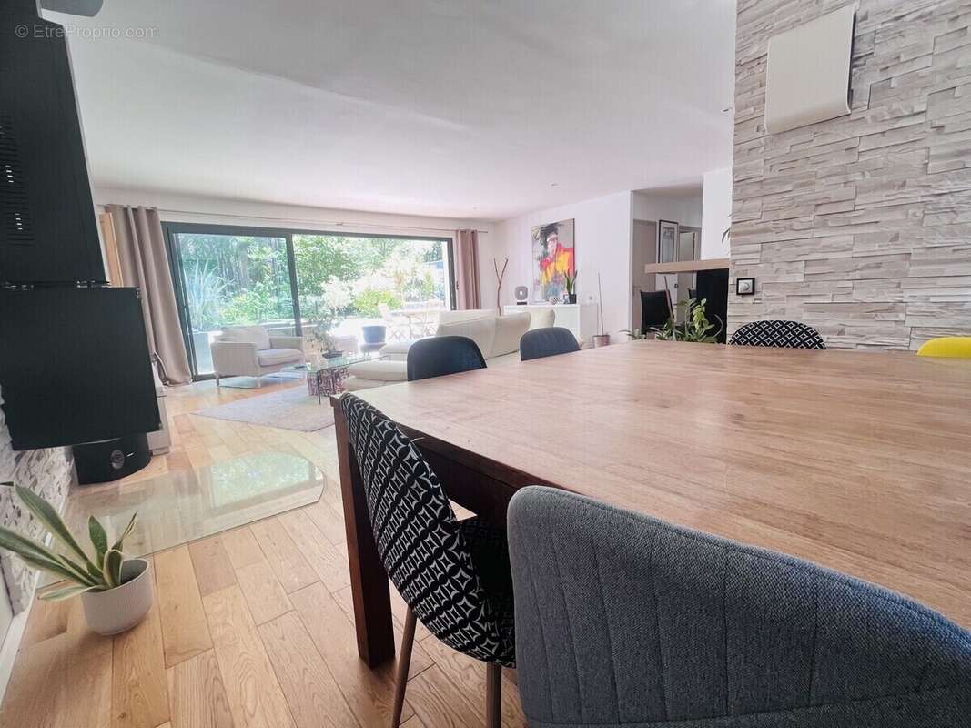 Maison 240 m² à Cestas  - photo 3
