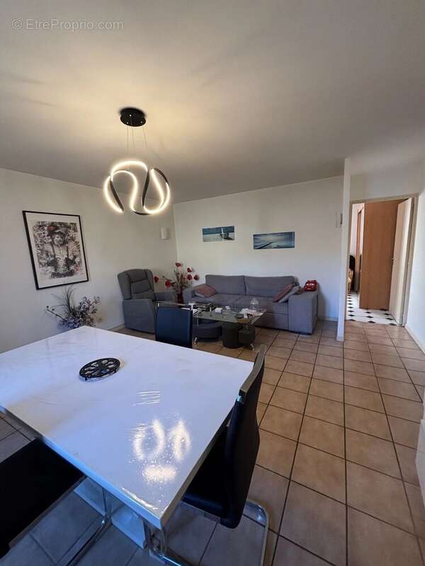 Appartement à MEYRANNES
