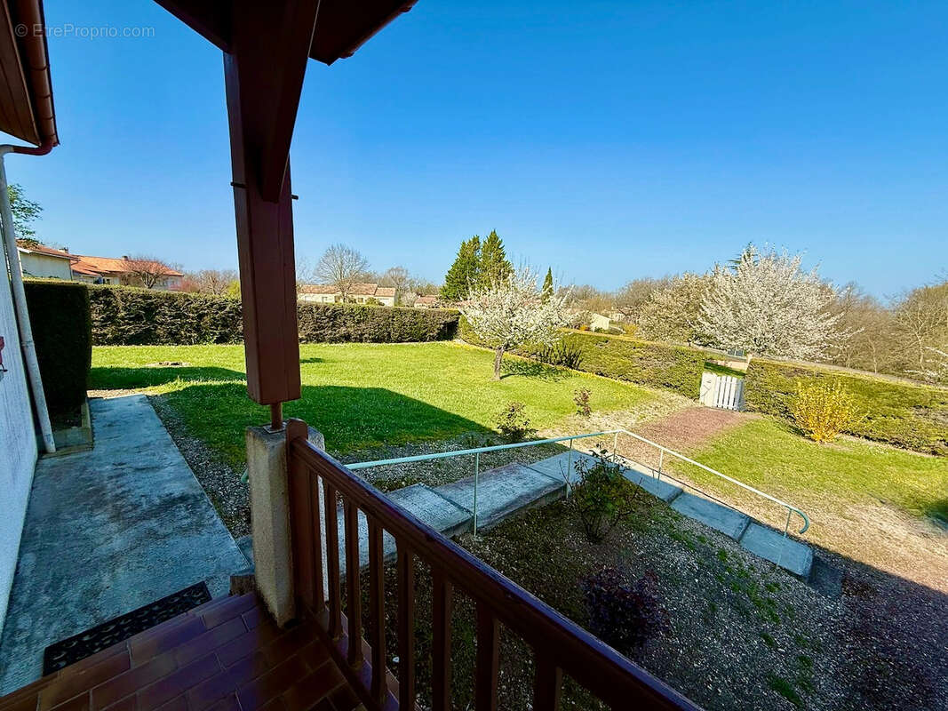 CANCON, dans un lotissement tranquille venez découvrir cette maison semi-enterrée de 75m2 avec deux chambres. La maison possède  - photo 10