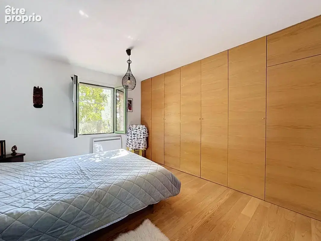 Grande maison familiale de charme avec piscine à débordement, terrasse en bois exotique et terrain arboré de 1 709 m² — Fréjus - photo 18