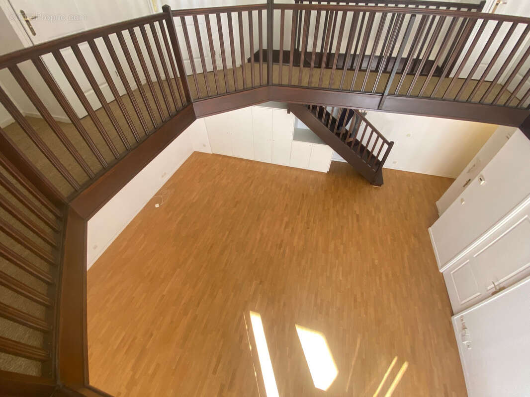 Appartement à COURBEVOIE