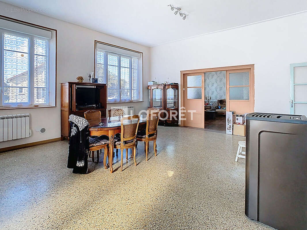 Maison à LES CHARMONTOIS