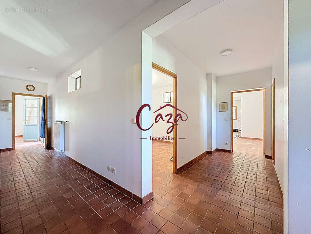 Maison 8 Pièces 235 m² - photo 7