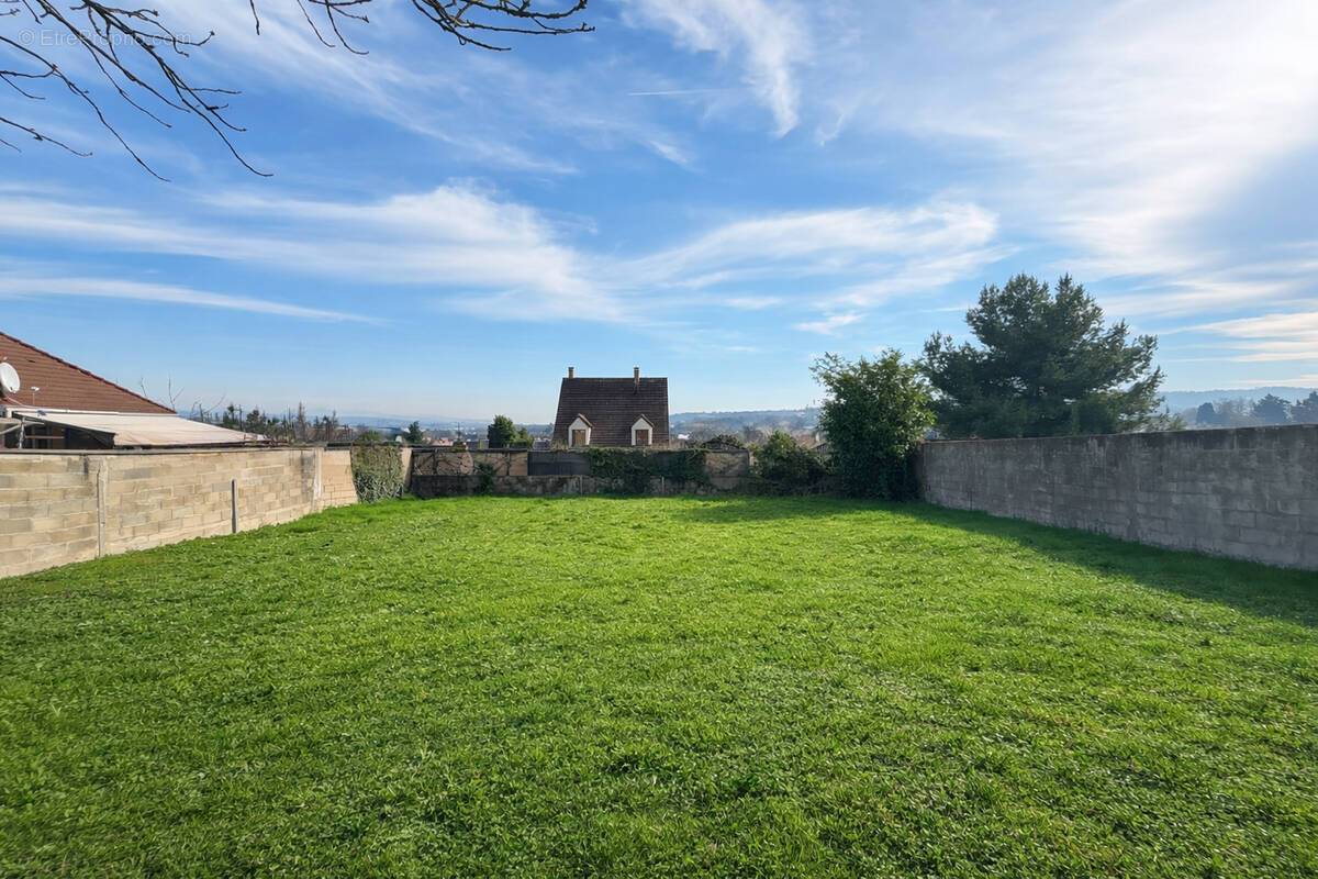 Terrain à MANTES-LA-VILLE