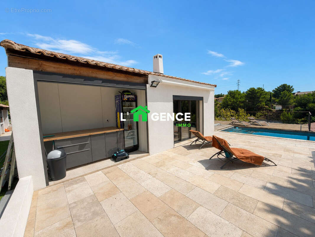 Maison 110 m² à Martigues  - photo 6
