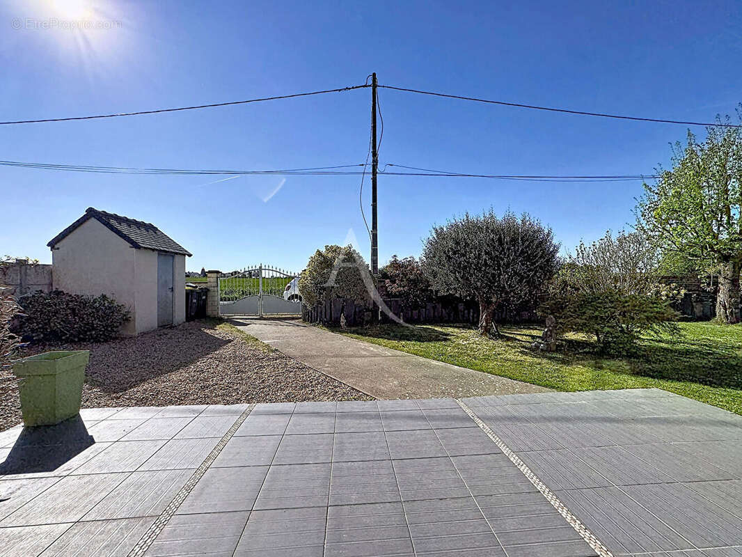 Maison à BRISSAC-QUINCE