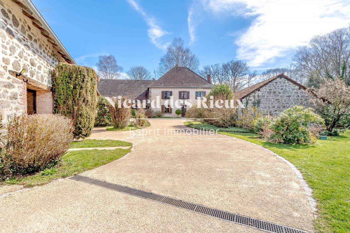 Maison à MONTBOUCHER