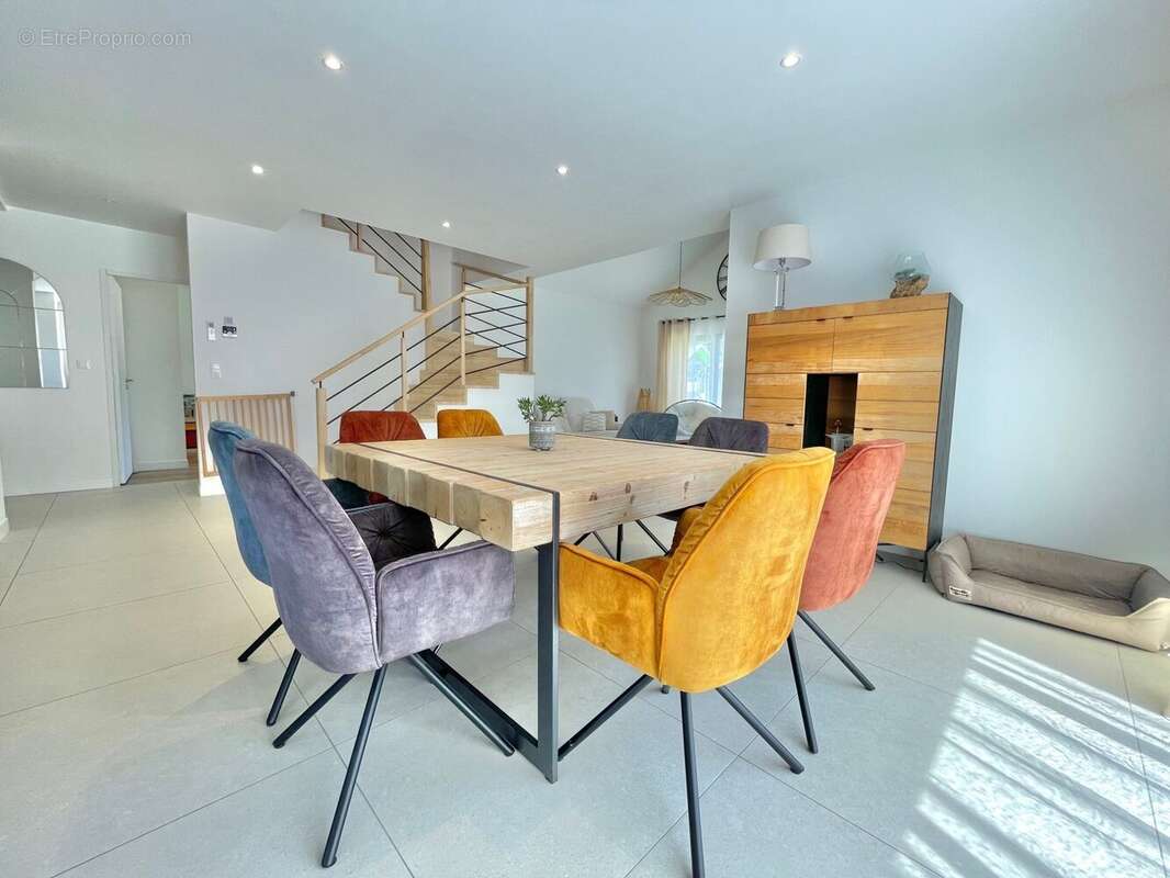 Maison 134 m² à Bourg-Des-Comptes  - photo 5