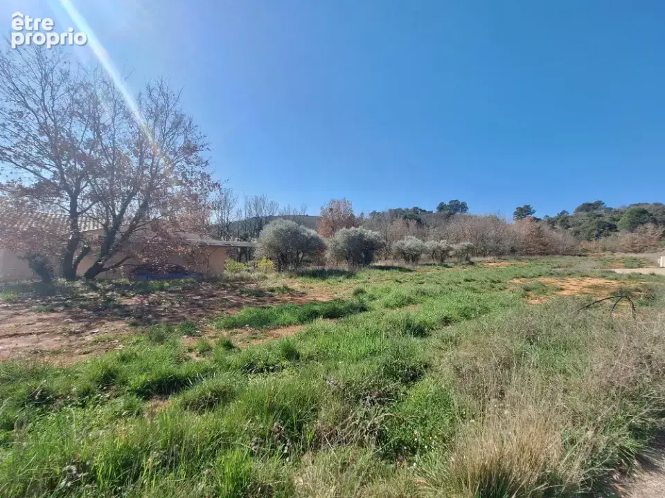 Photo Terrain à Montmeyan au prix de 75 000€
