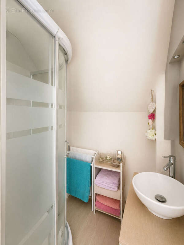 Charmante maison en pierre à vendre à Bacilly - 7 pièces, 110m² - photo 12