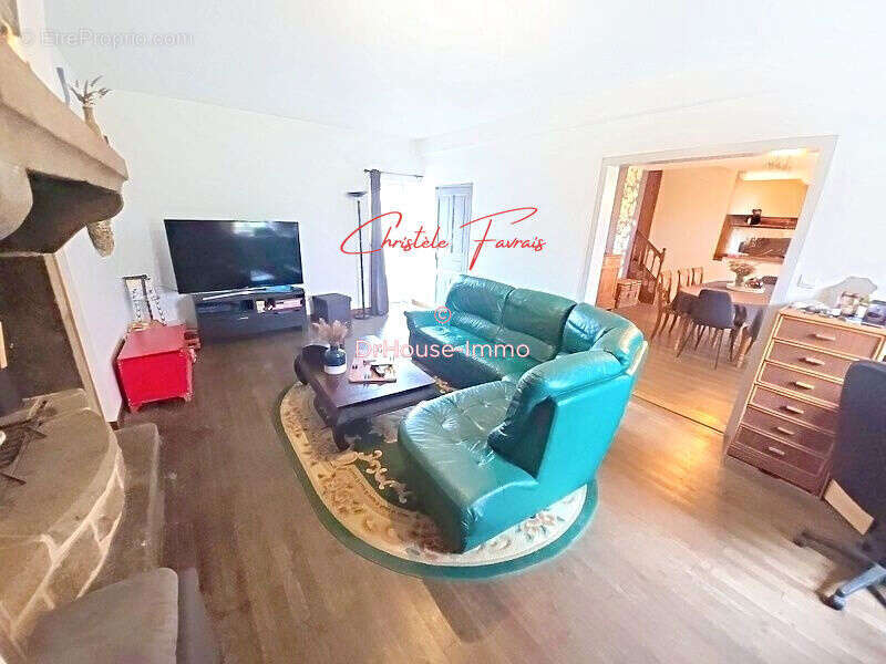 Maison à SAINT-GEORGES-DE-REINTEMBAULT