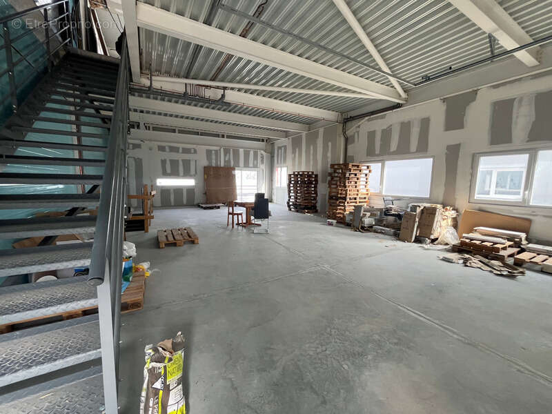 Commerce à MAXILLY-SUR-LEMAN