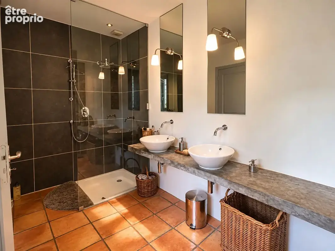 Grasse - Propriété de 251 m² avec piscine sur 1,2 hectare - photo 8