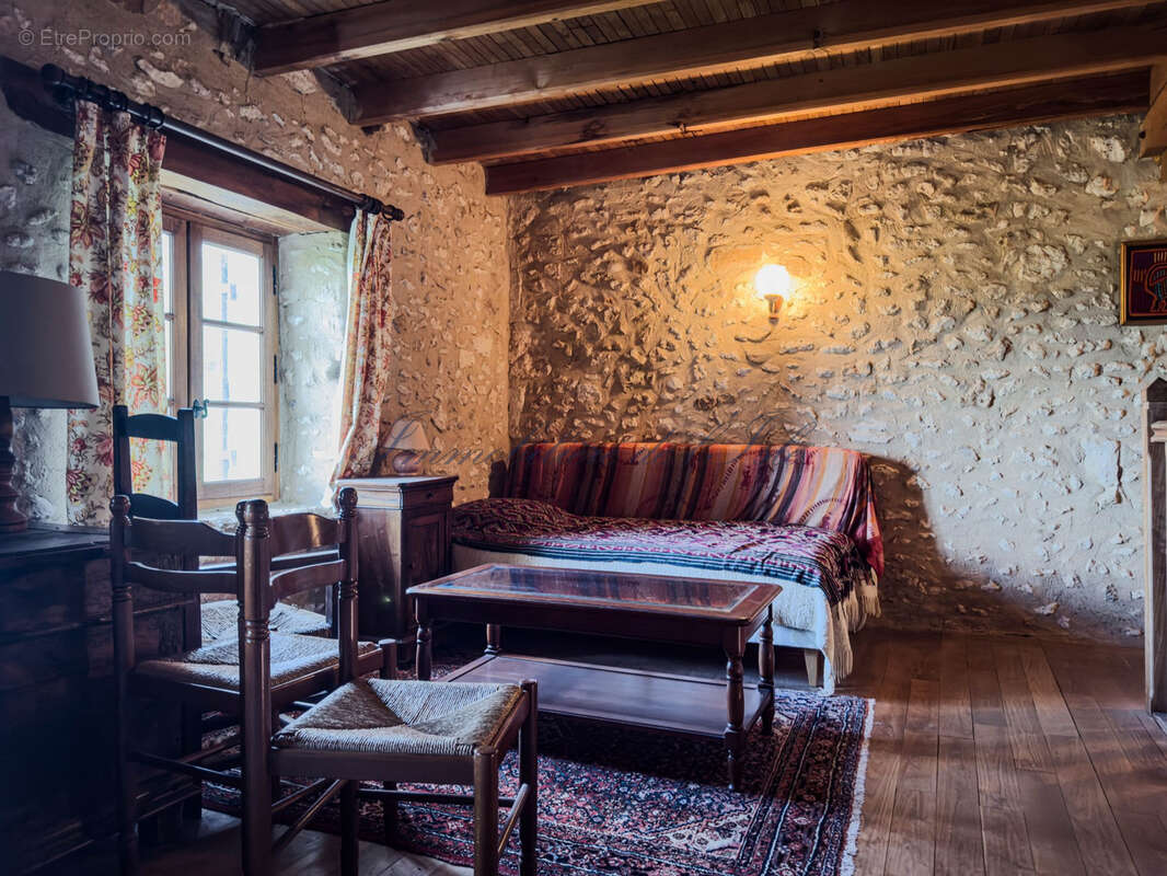 Maison à NEUVIC