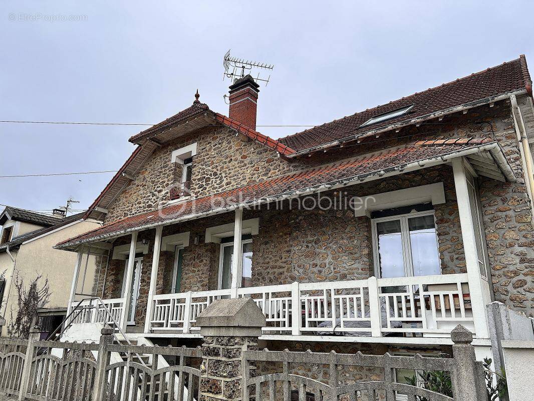 Appartement à SAINTE-GENEVIEVE-DES-BOIS