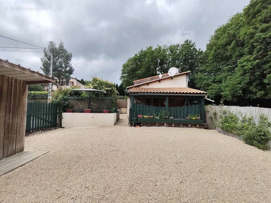 Maison 100 m² à Chasseneuil-Sur-Bonnieure  - photo 2
