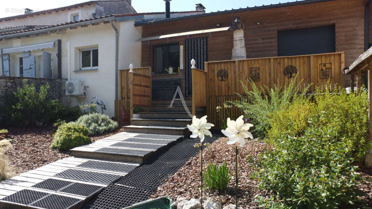 EXCLUSIVITÉ ! Rare à Courcoury : Maison rénovée + logement locatif indépendant sur 1900 m² arborés - photo 3