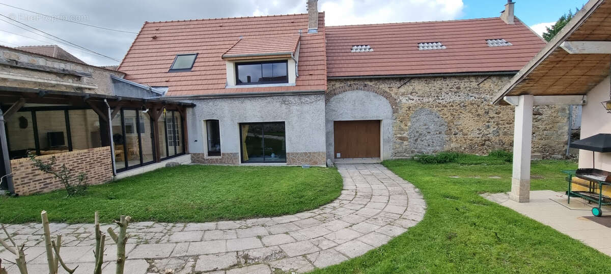 Maison à VILLEMANOCHE