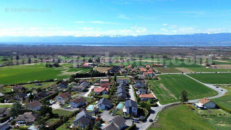 Villa_Maison_loisin_secteur_calme_pièces_rare_Atypique_frontière_Suisse_Genève_Tram_ceva_bus_SUPERBE_BEAUX_VOLUMES_FRONTALIERS_salon_séjour_cuisine_ouverte_américaine_Piscine_combles_aménagé_salle_de_sport_jardin_ - Maison à LOISIN
