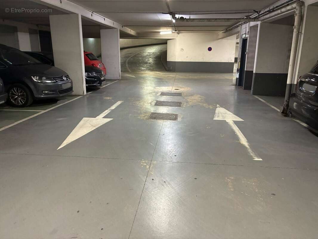 Parking à CHARENTON-LE-PONT