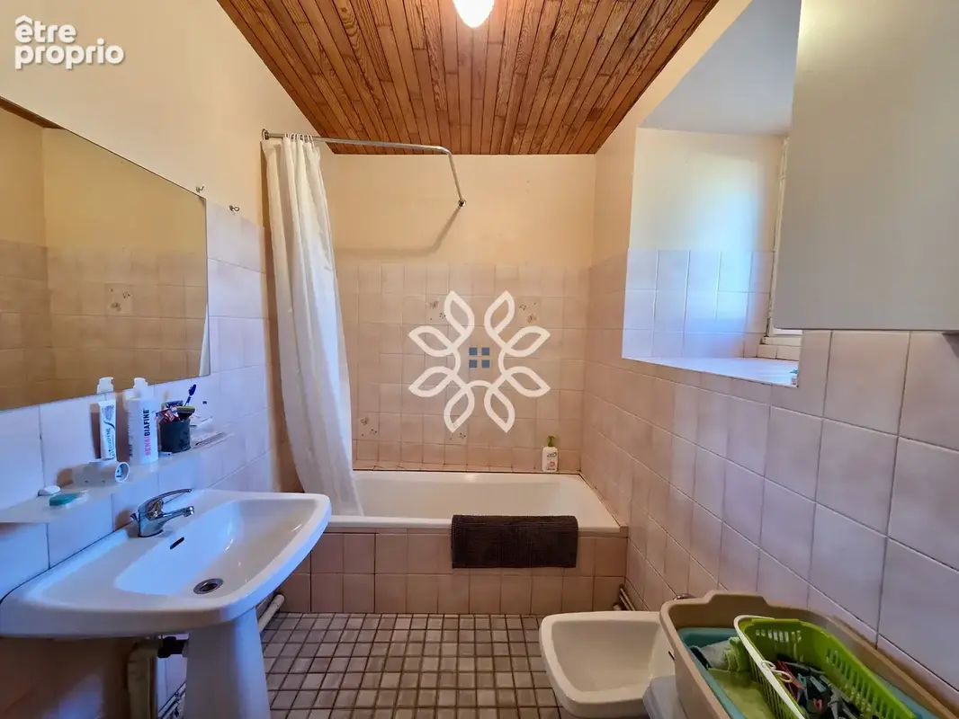 Maison de Village avec dépendances - photo 8