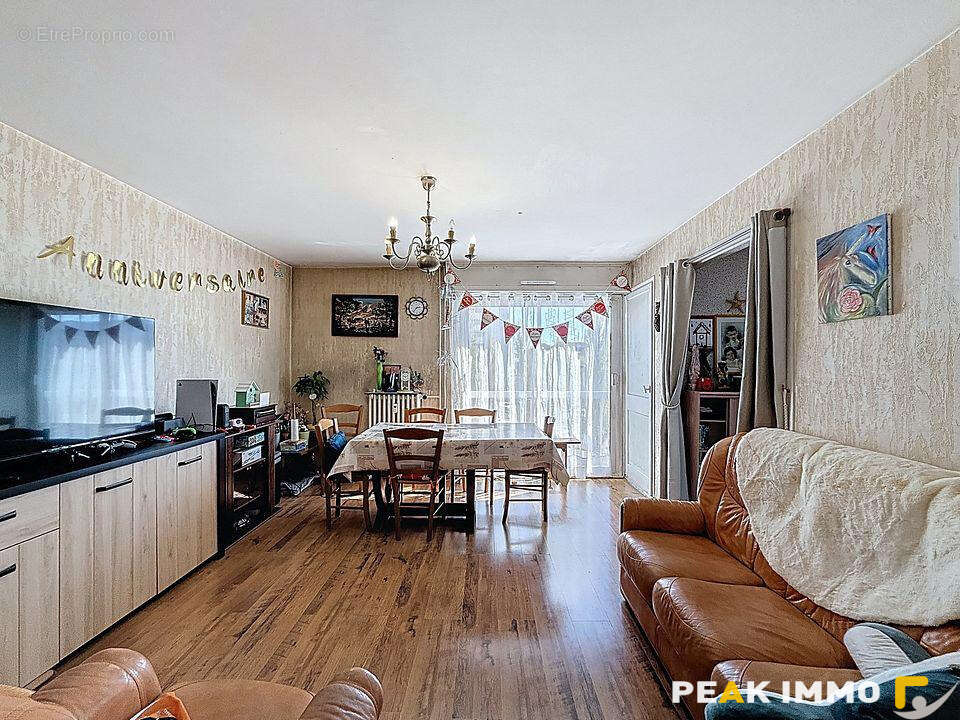 Appartement T4 balcon - 85.22 m2 - ANNECY - photo 2