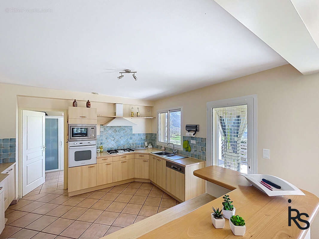 Maison à SAINT-ETIENNE-DE-BOULOGNE