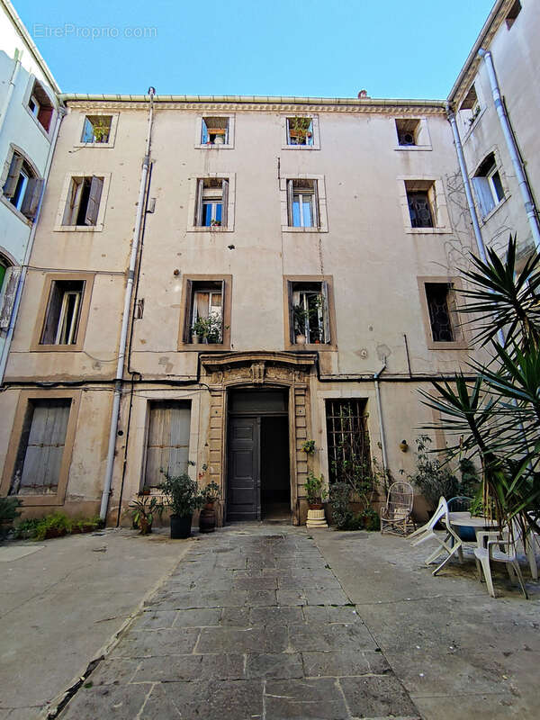 Appartement bourgeois 5 pièces àrénover de 139 m2 centre ville de Sète - photo 12
