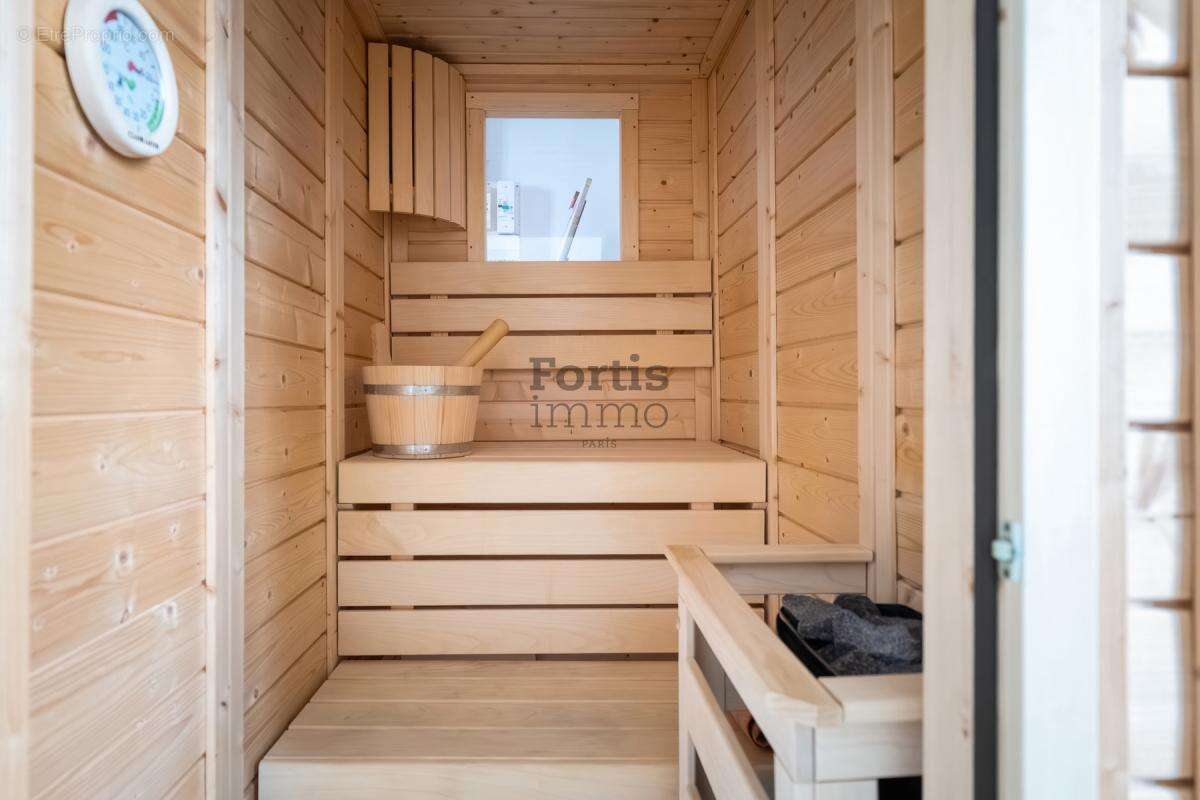 Appartement à PARIS-10E