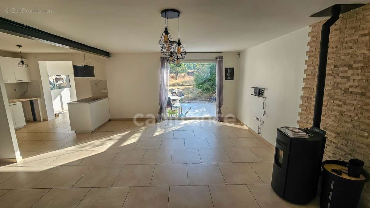 A vendre 6 pièces MORIGNY-CHAMPIGNY (91) maison sur sous-sol total en bon état sur terrain clos de 1961 m² - photo 3
