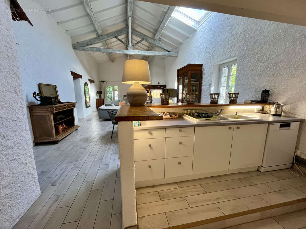 Gruissan, à 3kms des plages, maison de caractère rénovée avec 5 chambres, sur un parc de 2,5 hectares, avec pi - photo 37