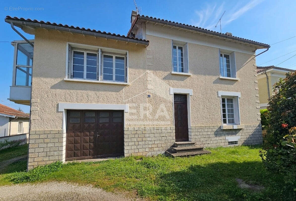 Maison à LA COURONNE