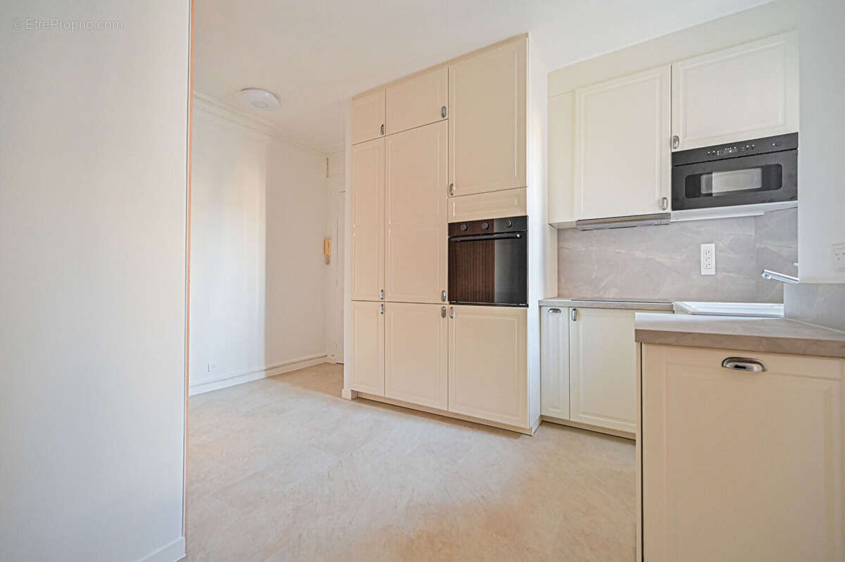 Appartement à PARIS-14E