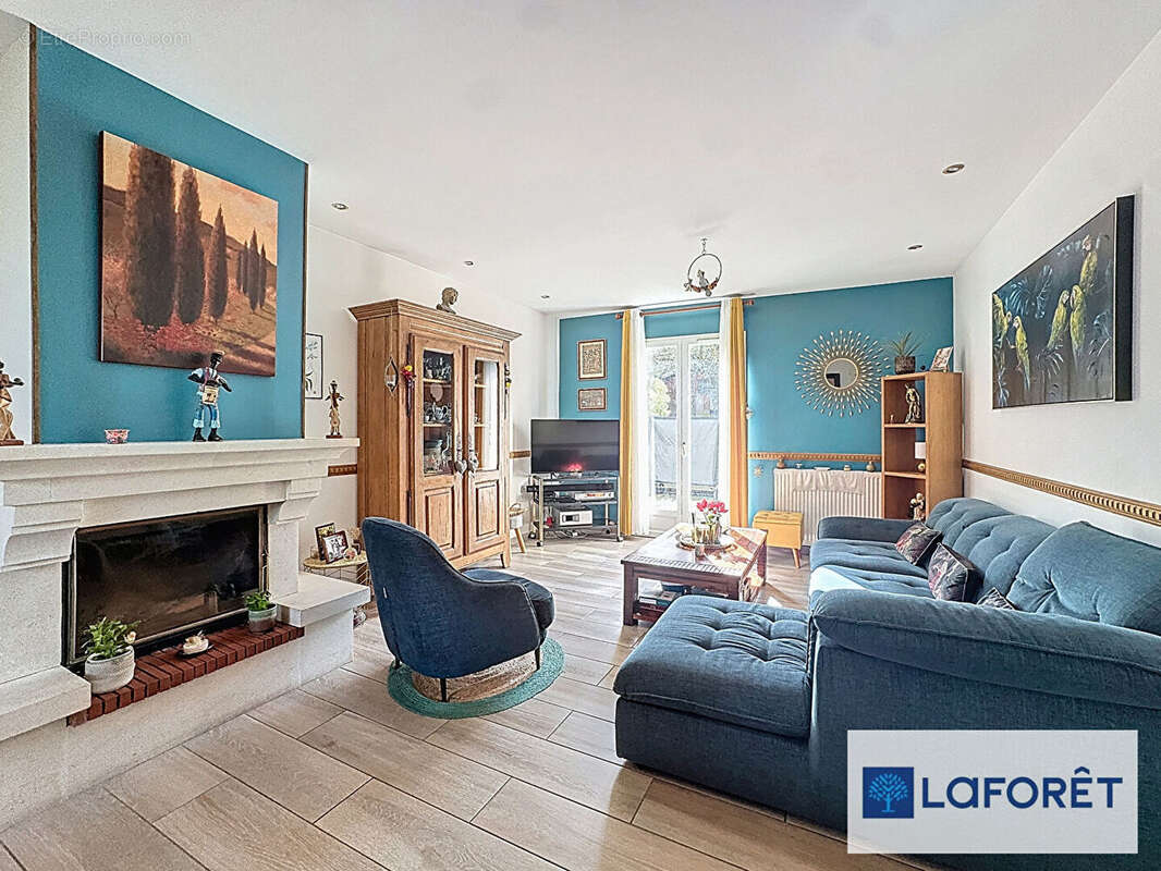 Maison à NEAUPHLE-LE-CHATEAU