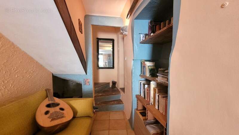 Authentique maison de village de 3 pièces avec cave voûtée et chambre à rénover_SIGONCE (04) - photo 7